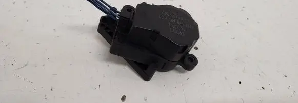 Mercedes-Benz Vaneo W414 Air flap motor/actuator 076501931202 300403 EAD592