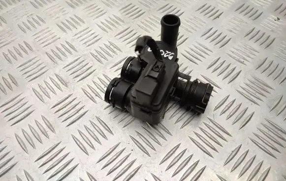 Mercedes-Benz E W211 Coolant heater control valve A2118320584