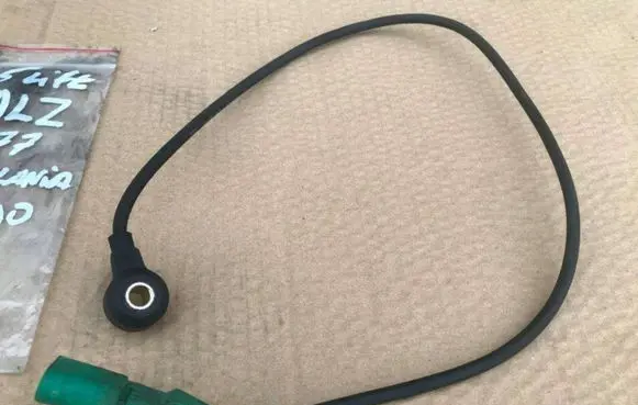 Audi A4 S4 B7 8E 8H Detonation knock sensor 07D905377