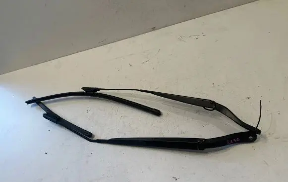 Renault Megane III Front wiper blade arm