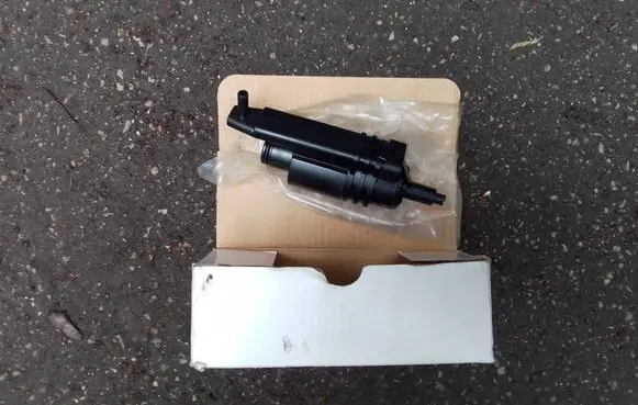 Volkswagen Jetta V Windscreen/windshield washer pump 1308PS2