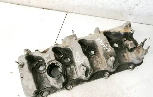 Chevrolet Captiva Rocker cam cover 