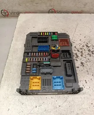 Peugeot Expert Fuse module 9830790580 28625142 2241940412