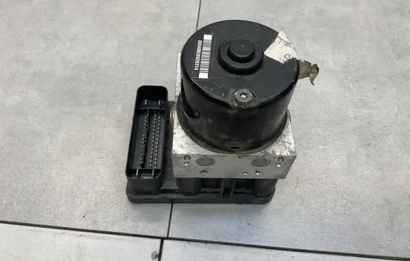 Ford Kuga I ABS Pump AV412C405AA