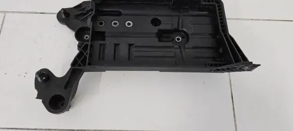 Volkswagen Golf VII Battery tray 5Q0915331K