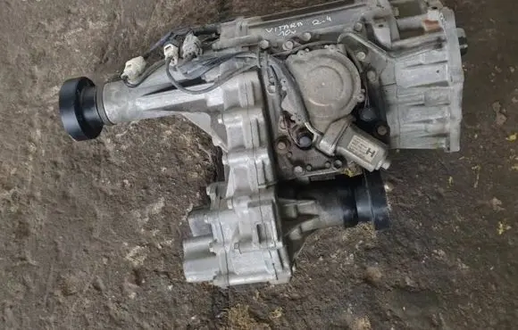 Suzuki Grand Vitara II Gearbox transfer box case 332516EU0A 0E03043TT HTESUBA04220