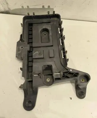 Volkswagen Golf V Battery tray 1KM915333