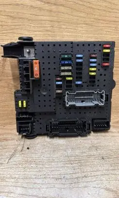 Volvo V70 Fuse module 30728512 28017881