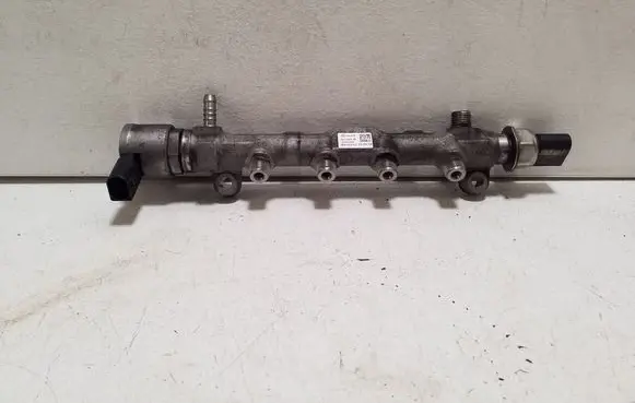 Audi A1 Fuel main line pipe 04L089G 04L130764C 04L906054