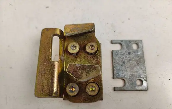 Saab 900 CD Rear door lock loop/hook striker nc13 8262768 8241994