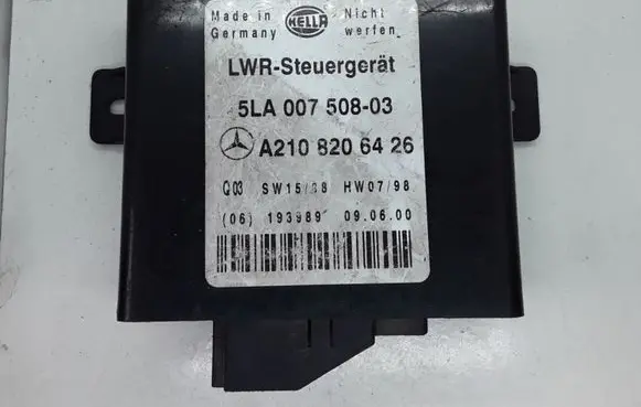 Mercedes-Benz E W210 Light module LCM A2108206426 5LA00750803