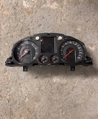 Volkswagen PASSAT B6 Speedometer (instrument cluster) VUPAS6AT