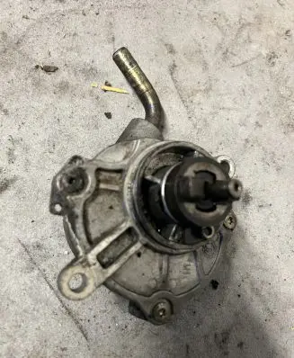 Mercedes-Benz ML W163 Vacuum pump A6112300065