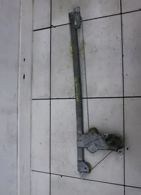 Opel Vivaro Front door window regulator with motor 