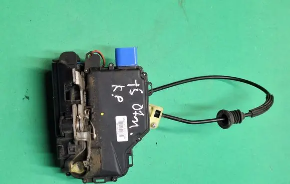 Volkswagen Transporter - Caravelle T5 Front door lock 3b1b37015aq