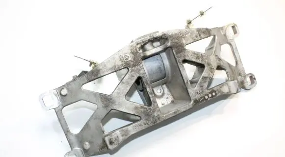 Jaguar XF X250 Engine mounting bracket 6W936A026A