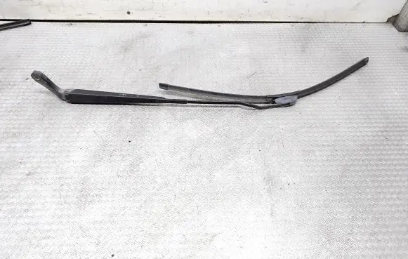 Chrysler Voyager Windshield/front glass wiper blade 04717365B