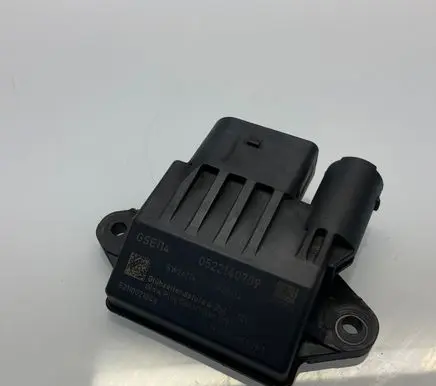 Mercedes-Benz E W211 Glow plug pre-heat relay 