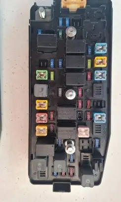 Opel Antara Fuse box set 95202898 13H28 2898U