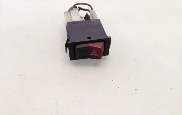 Volkswagen I LT Hazard light switch 8139D0T SAEQC78 243H