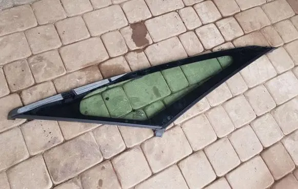 Opel Zafira C Front triangle window/glass 42TYS