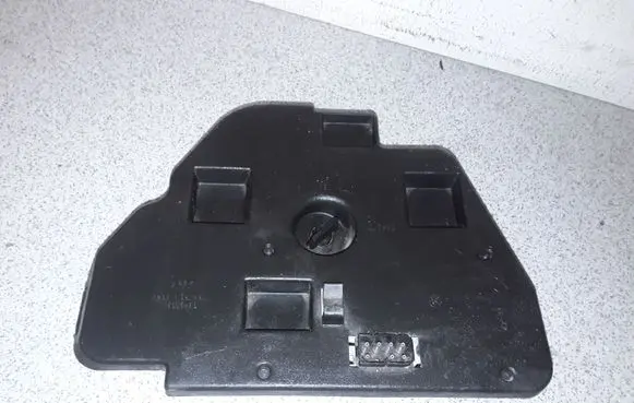 BMW 5 E39 Tail light bulb cover holder 8363565