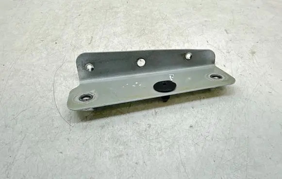 Audi TT TTS Mk2 Fender mounting bracket 8J0821152C
