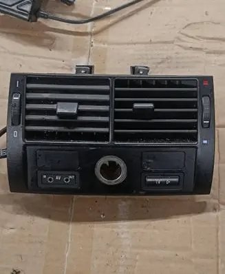 Rear air vent grill