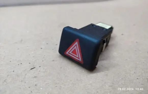 Audi A4 S4 B7 8E 8H Hazard light switch 8E0941509