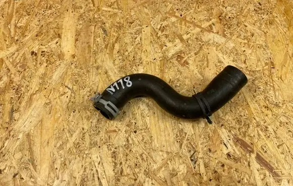 Volvo XC40 Engine coolant pipe/hose 32249720