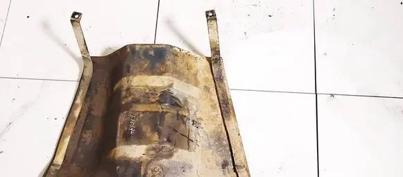 Fuel tank mounting bracket