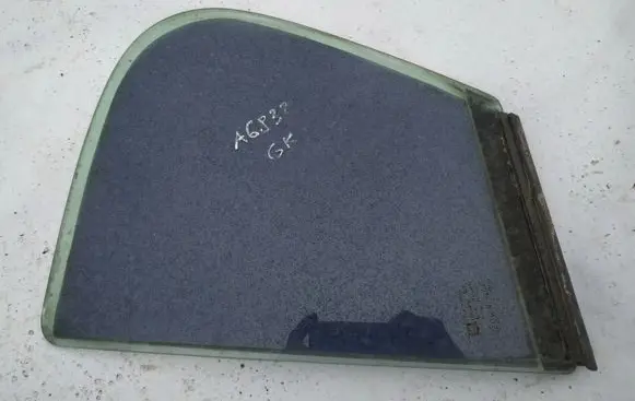 Opel Astra H Rear vent window glass 
