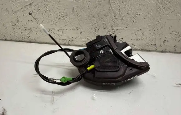Toyota Auris E180 Rear door lock