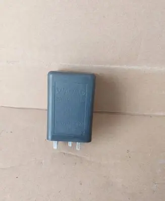 Volkswagen Golf VI Glow plug pre-heat relay 03G907282 0522120502