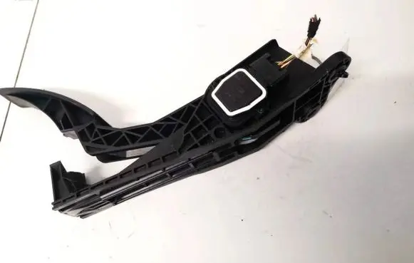 Mercedes-Benz ML W164 Accelerator throttle pedal a1643000004