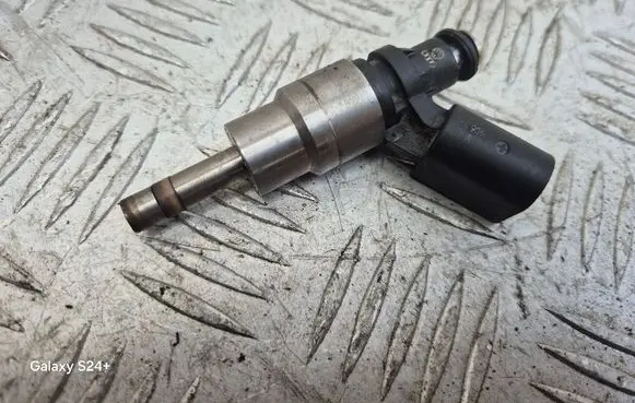 Volkswagen Eos Fuel injector 06F906036A