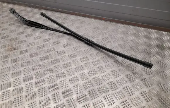 Audi A3 S3 8V Front wiper blade arm 8V1955407B