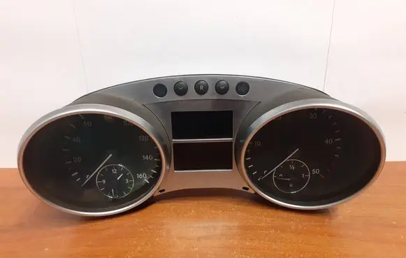 Mercedes-Benz R W251 Speedometer (instrument cluster) A2515407511 A2514420521 A2515402748