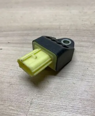 Toyota RAV 4 (XA30) Airbag deployment crash/impact sensor 8983133020