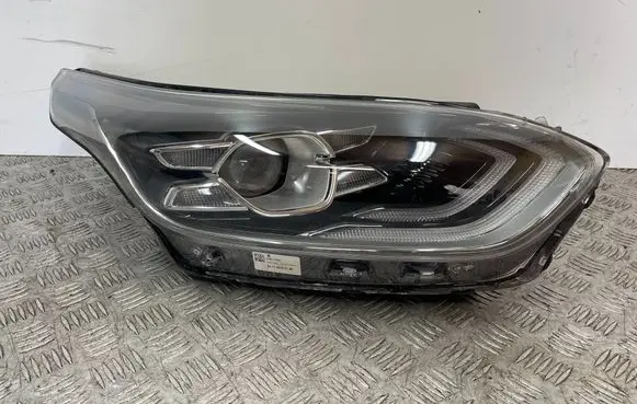 KIA Ceed Headlight/headlamp 92102J7100