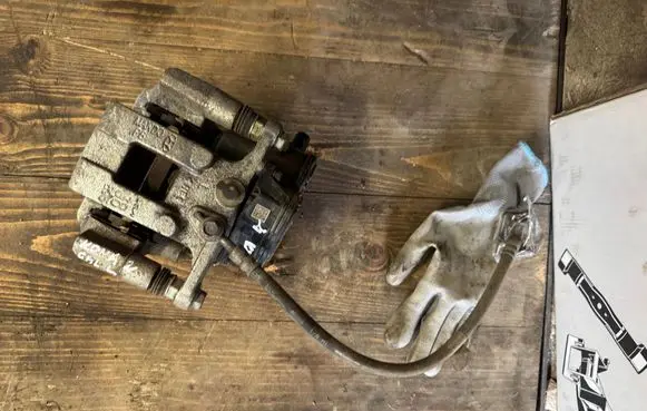 Hyundai Kona II Rear brake caliper FWQF