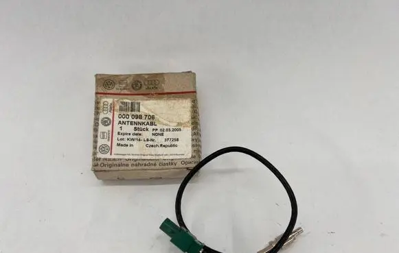 Audi A4 S4 B7 8E 8H Aerial antenna switch 000098706 377258 02032005