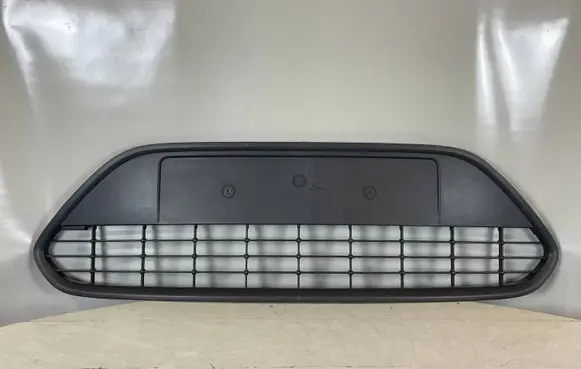 Ford Focus Front bumper upper radiator grill 8M5117B968A LKN0097A