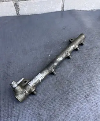 Mercedes-Benz C W204 Fuel main line pipe A6460700395 R9144Z142A