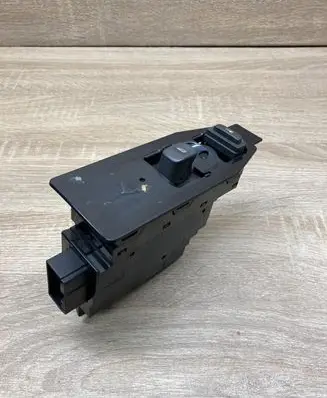Volvo S60 Electric window control switch 8682950