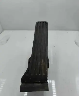 Mercedes-Benz CLS C218 X218 Accelerator throttle pedal A2043000004 091112 1016