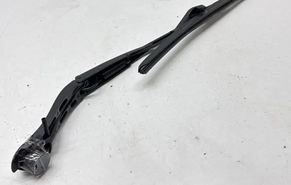 Nissan Qashqai J12 Windshield/front glass wiper blade 