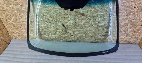 Ford Focus Front windscreen/windshield window 