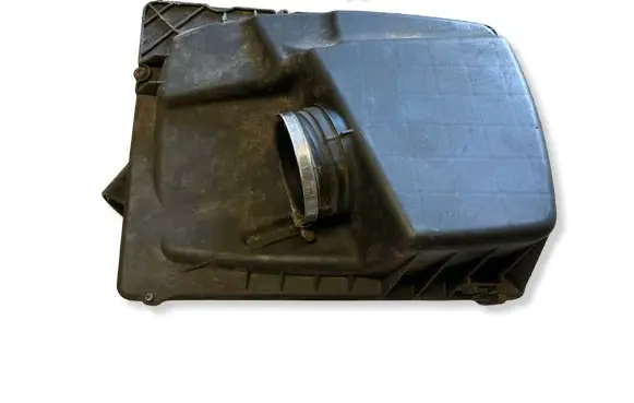 Opel Zafira B Air filter box 55557127