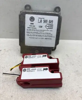 Volkswagen Golf IV Airbag deployment crash/impact sensor 1J0909606D 48970207 1J0909609